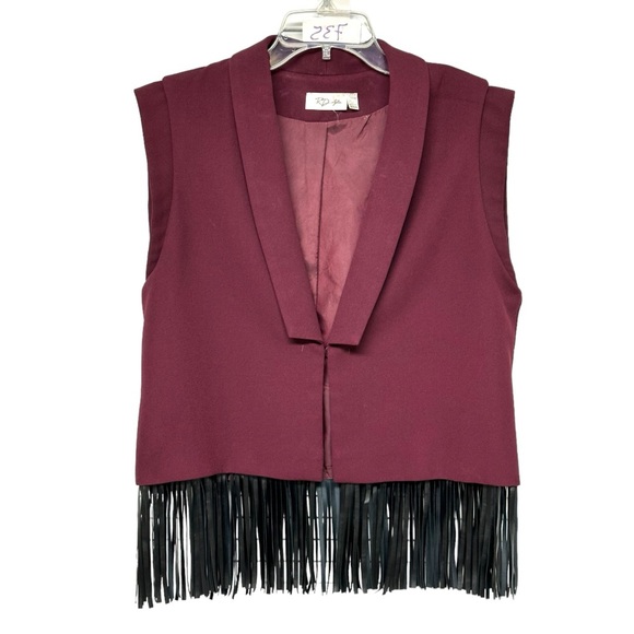 413 - RD STYLE VEST WITH REMOVEABLE FRINGE - Picture 5 of 16